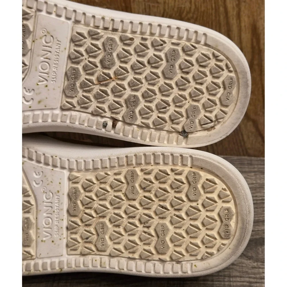 Vionic Pro Avery Vio-Grip Slip Resistant Shoes Womens Size 6 Metallic Suede